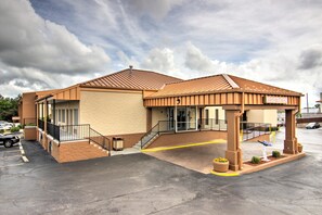 A building with a registration area, a covered entrance, and a parking lot.
