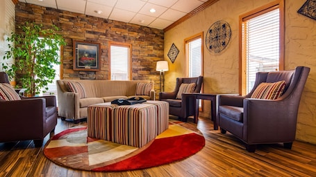 Lobby. Best Western Center Pointe Inn
