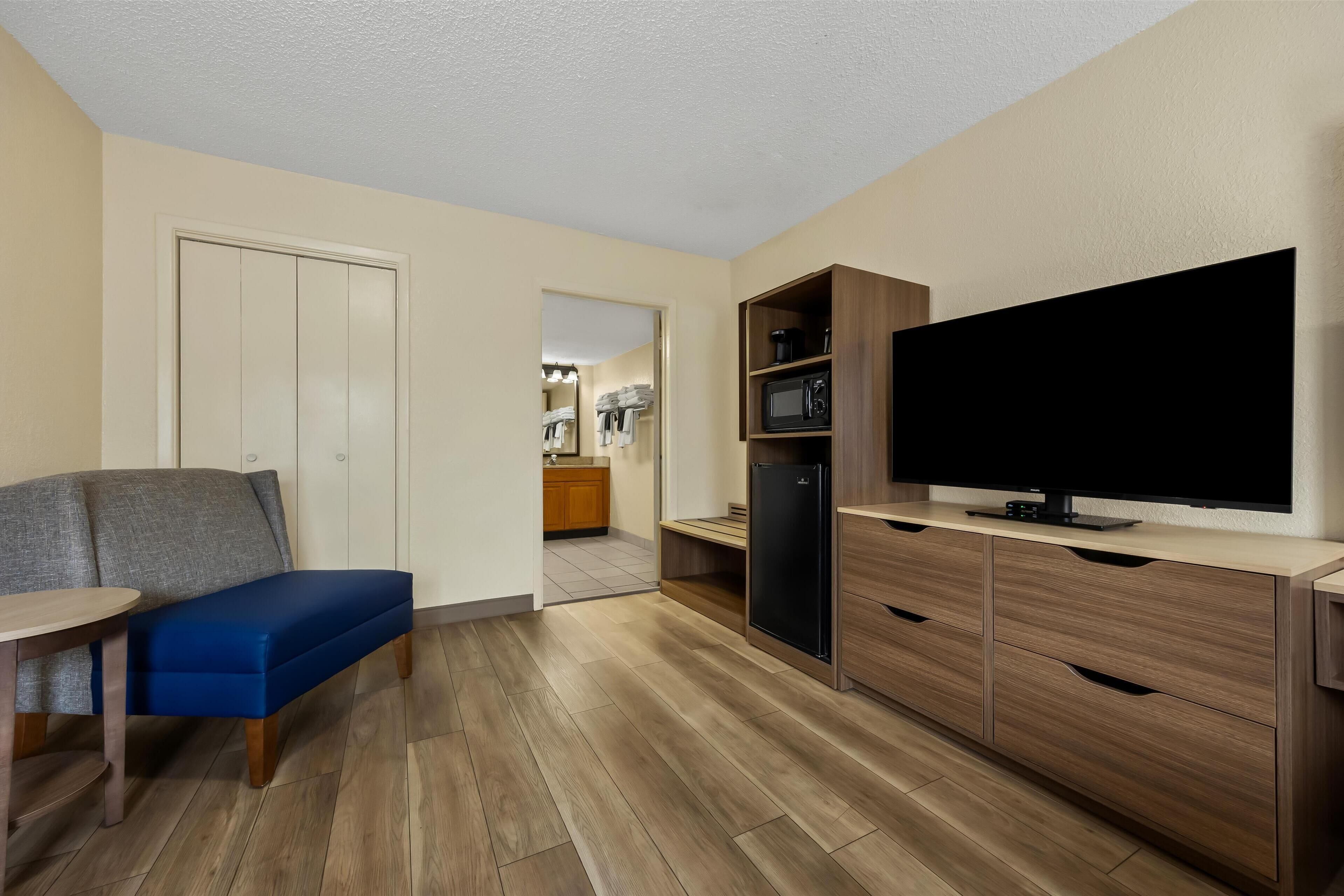 suite, multiple beds, non smoking, refrigerator & microwave | 1 bedroom, soundproofing, iron/ironing board, free cots/infant beds