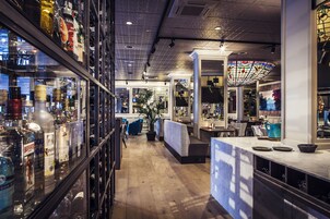 Se sirven desayunos, almuerzos y cenas; cocina local