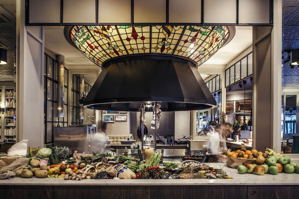 Carlton Square Hotel
