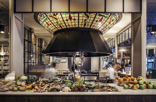 Carlton Square Hotel