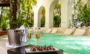Body treatments, aromatherapy, facials, 4 treatment rooms - Oasis Palm - All Inclusive (Cancun)