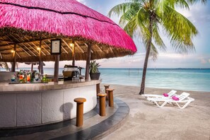 7 bars/lounges - Oasis Palm - All Inclusive (Cancun)