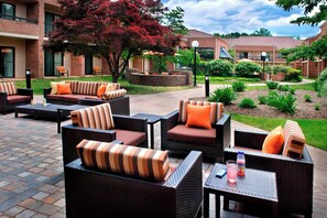 Terrace/patio - Courtyard By Marriott Hartford/Windsor Airport (Windsor)