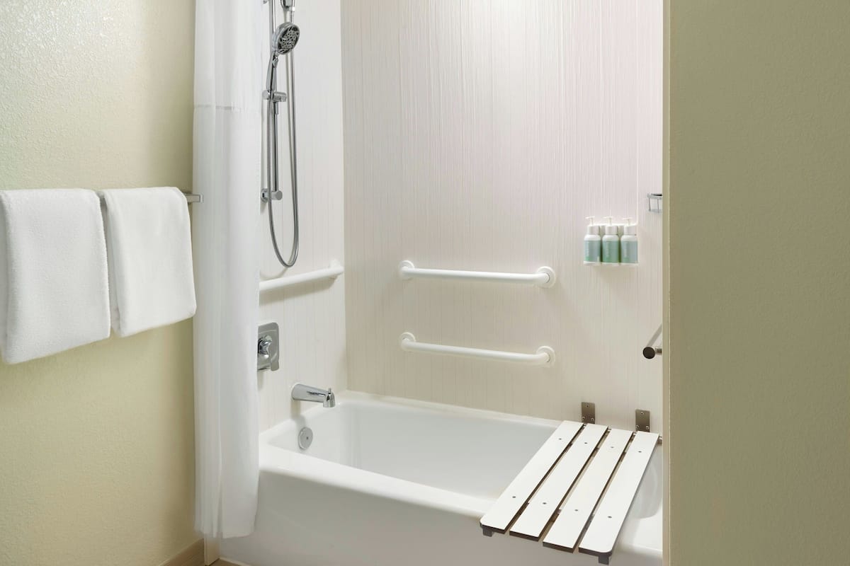 room, 1 king bed with sofa bed (mobility/hearing accessible, tub) | bathroom | combined shower/bathtub, free toiletries, hair dryer, towels