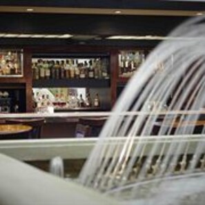 2 Bars/Lounges, Poolbar