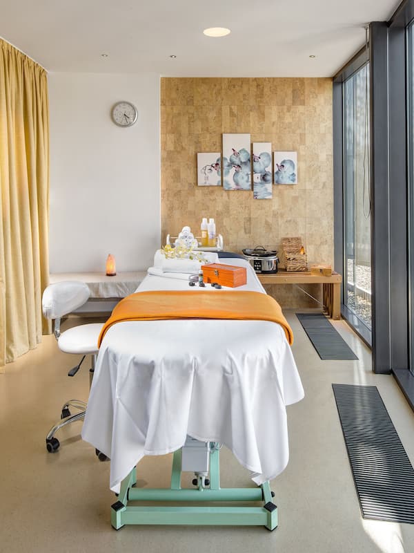 Sauna, hot tub, hot stone massages, Swedish massages, sports massages