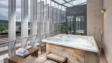 Bathtub spa outdoor