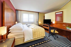 Standard Room, 1 Twin Bed, Non Smoking | 1 bedroom, hypo-allergenic bedding, in-room safe, desk