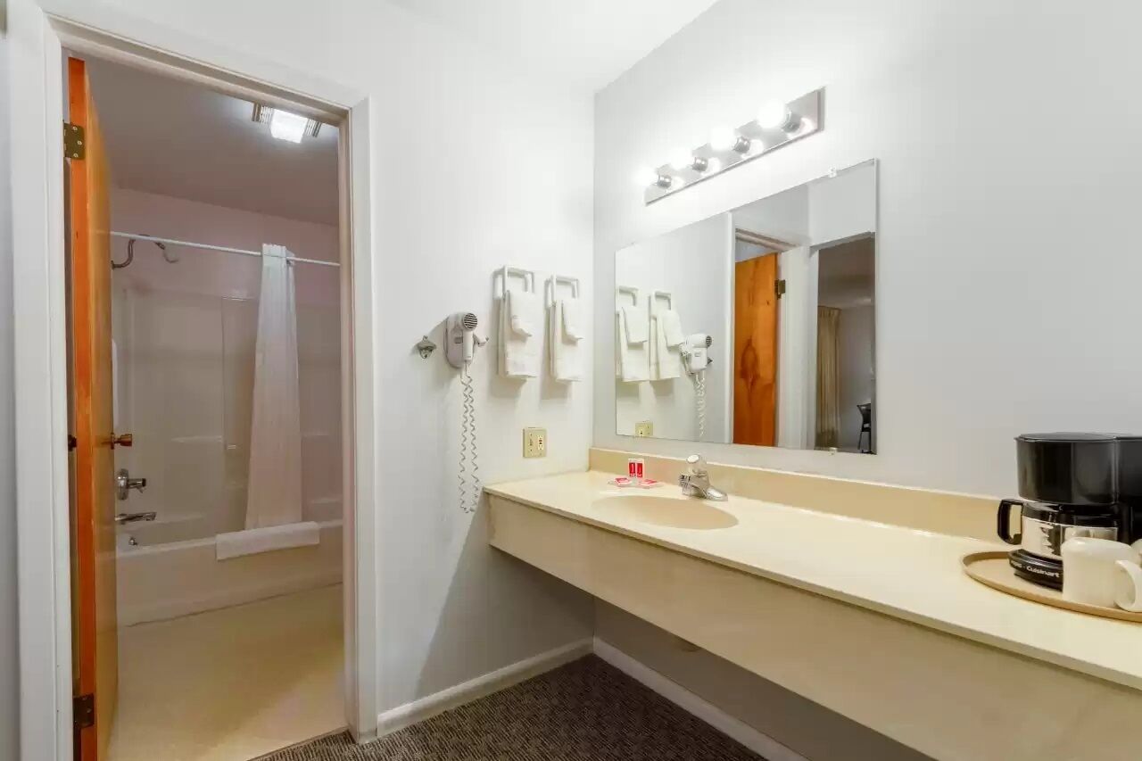 Econo Lodge Lakeshore