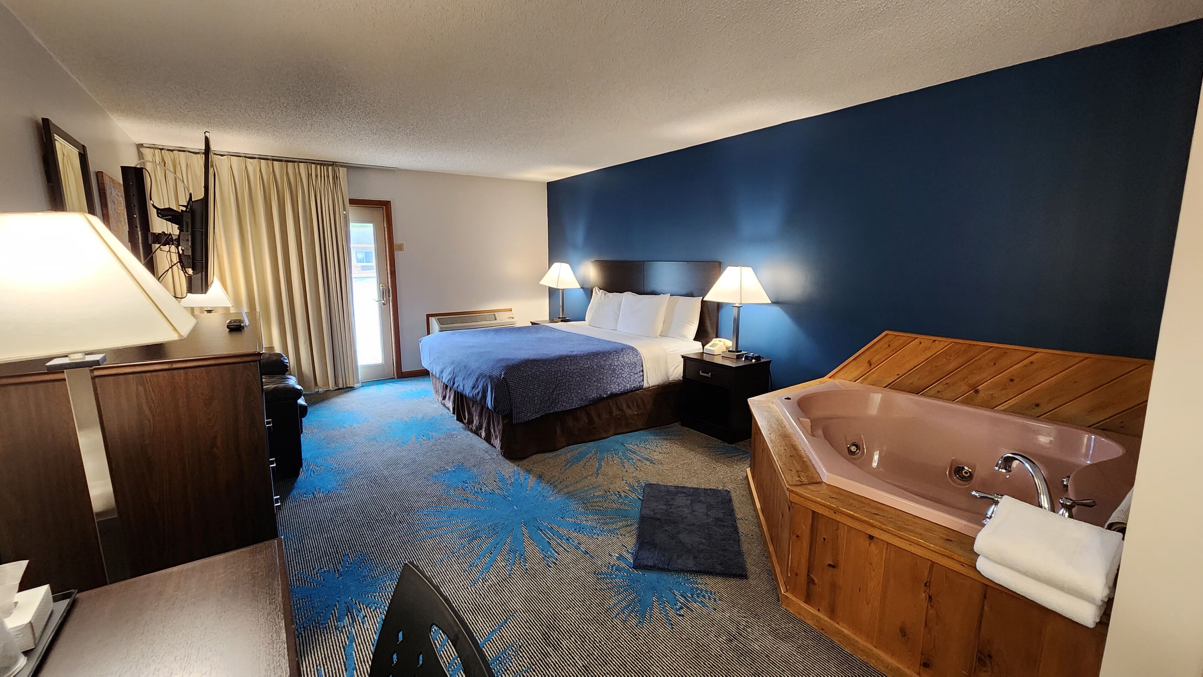 room, 1 king bed, non smoking (upgrade) | premium bedding, pillow-top beds, cots/infant beds, rollaway beds