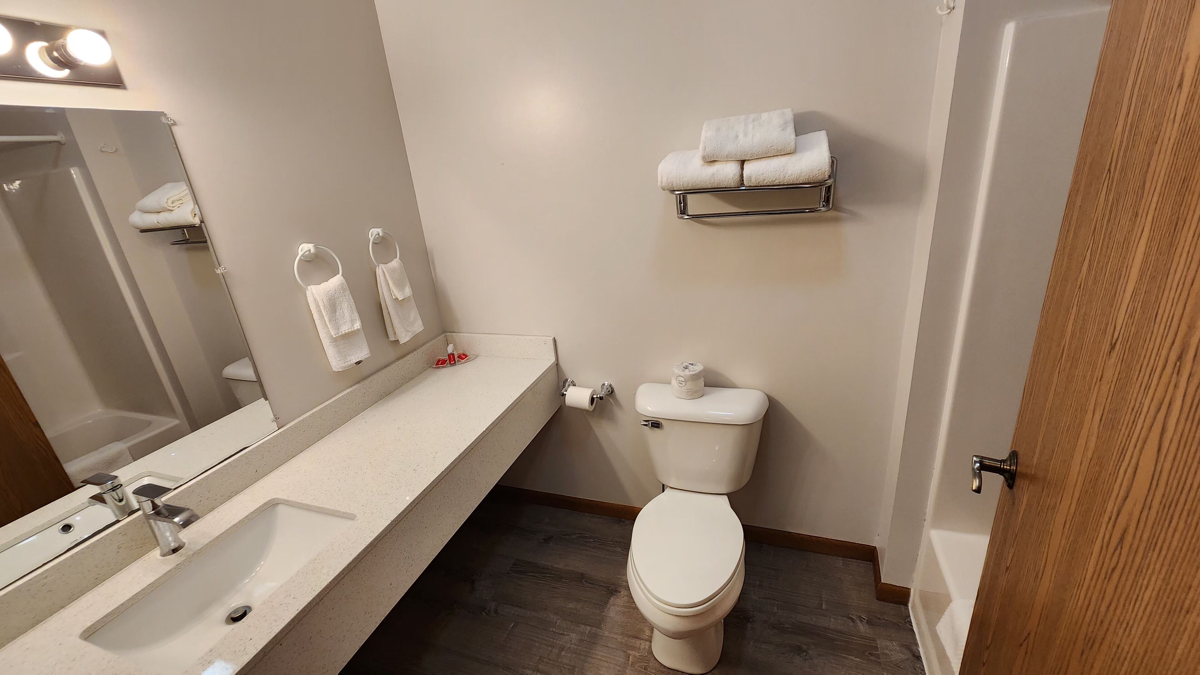 suite, 1 queen bed, non smoking | bathroom sink