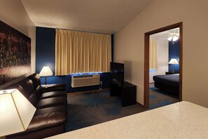 Suite, 1 Queen Bed, Non Smoking