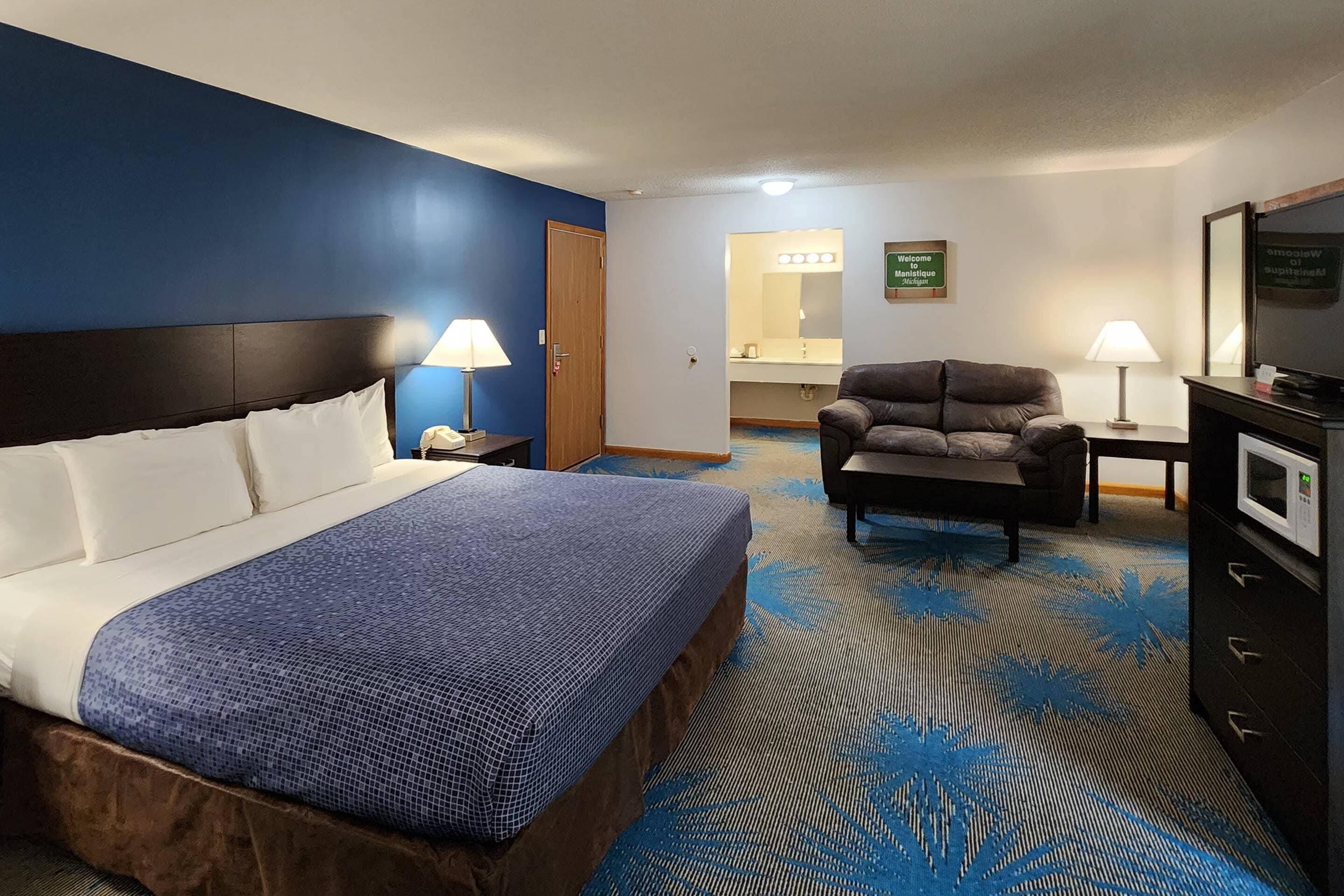 Standard Room, 1 King Bed, Non Smoking | Premium bedding, pillowtop beds, cribs/infant beds, rollaway beds