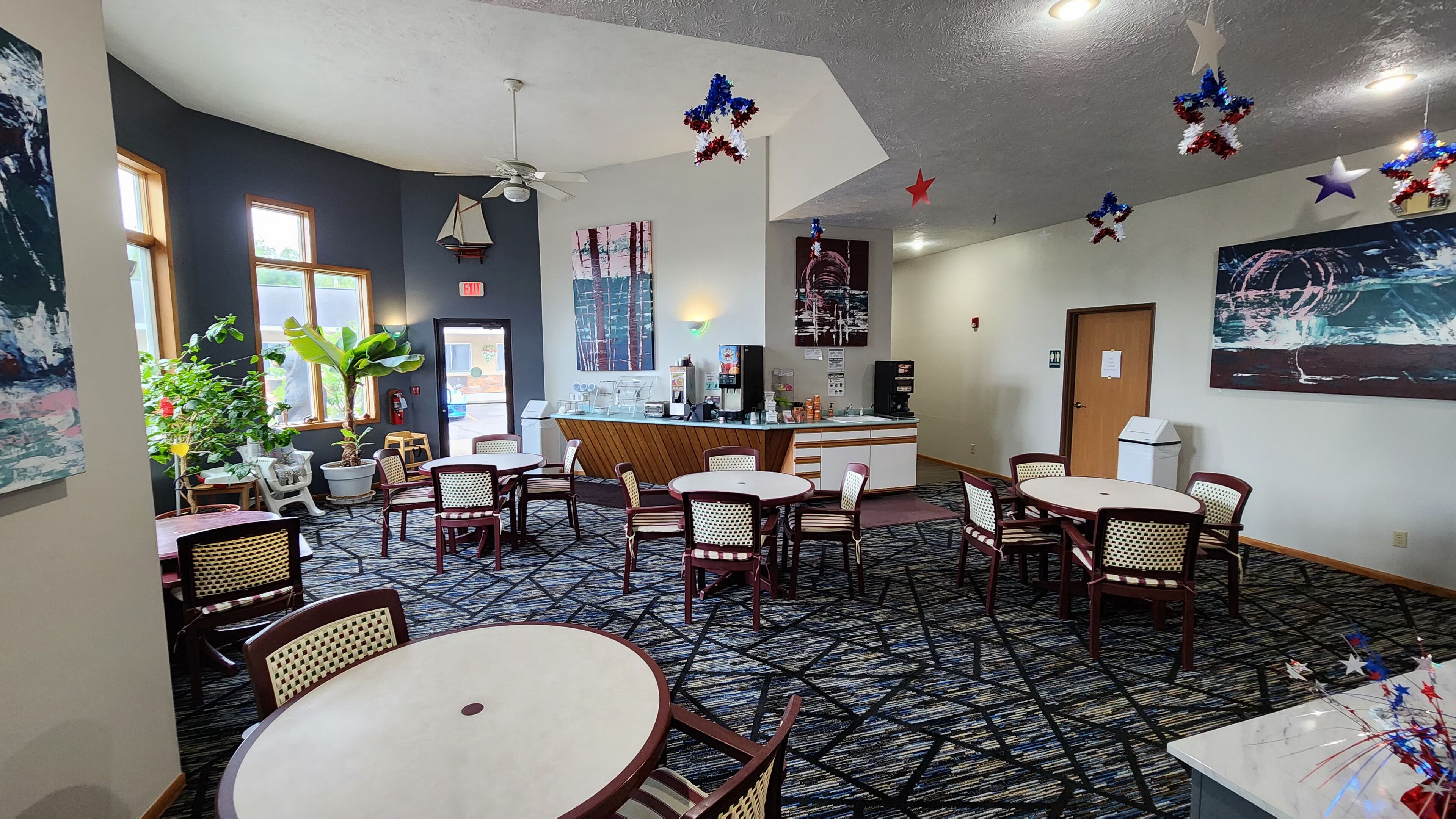 free daily continental breakfast