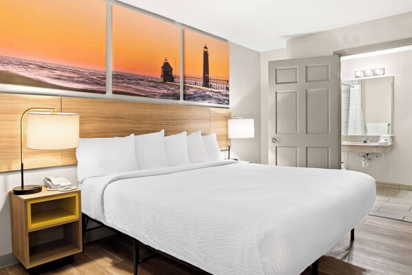 Room, 1 King Bed, Accessible | Premium bedding, desk, laptop workspace, free cribs/infant beds - Days Inn & Suites by Wyndham Warren (Warren)