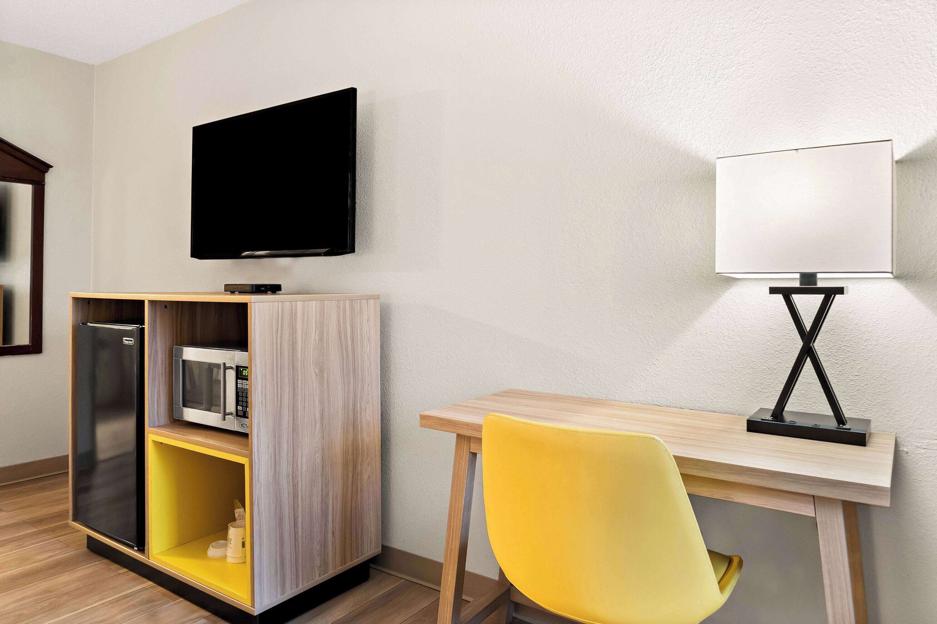 客房, 1 張特大雙人床, 無障礙 | 高級寢具、書桌、筆電工作空間、免費搖籃/嬰兒床