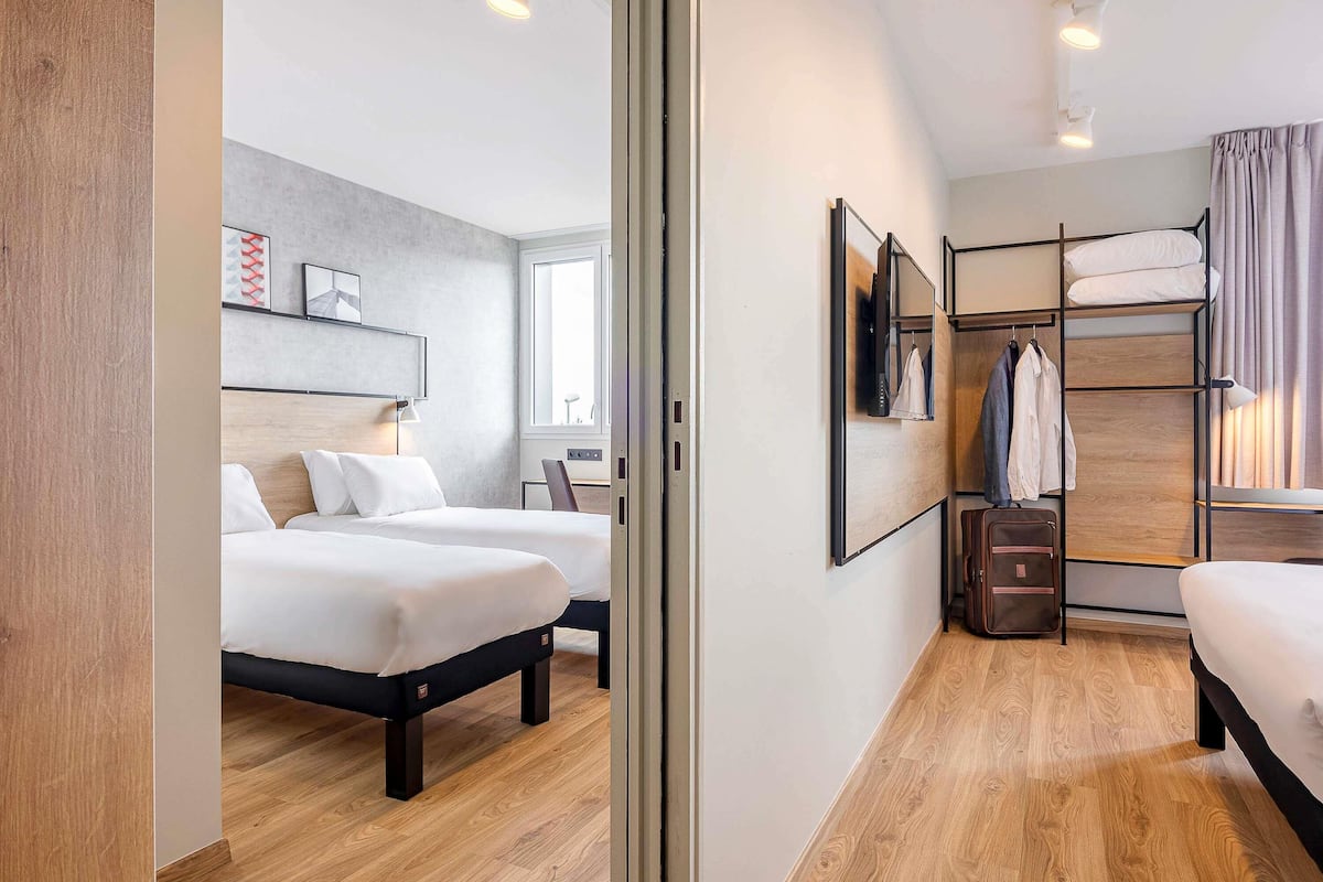 Family Room, 2 Double Beds | Premium bedding, in-room safe, desk, laptop workspace