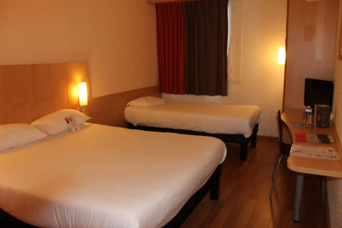 Standard Room, Multiple Beds | Premium bedding, in-room safe, desk, laptop workspace