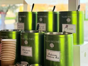 Desayuno buffet diario (EUR 12.90 por persona)