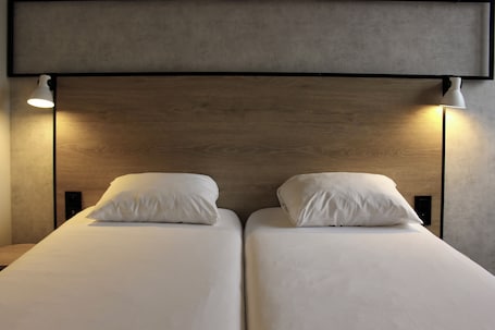 Premium bedding, in-room safe, desk, laptop workspace