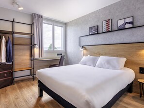 スタンダード ルーム ダブルベッド 1 台 | エジプト綿のシーツ、セーフティボックス (室内)、デスク、ノートパソコン用作業スペース