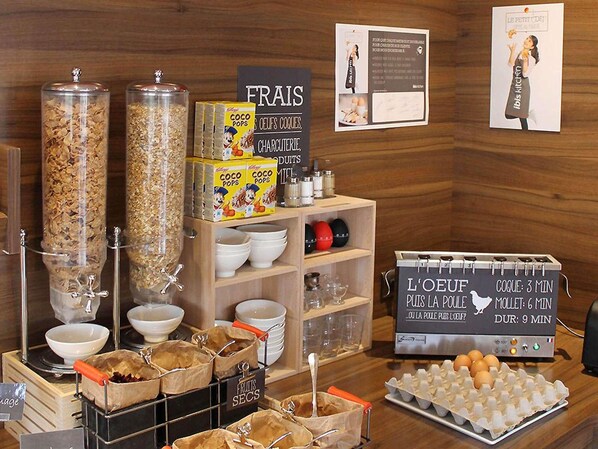 Daily buffet breakfast (EUR 9.90 per person)