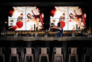 3 bars/lounges, sports bar