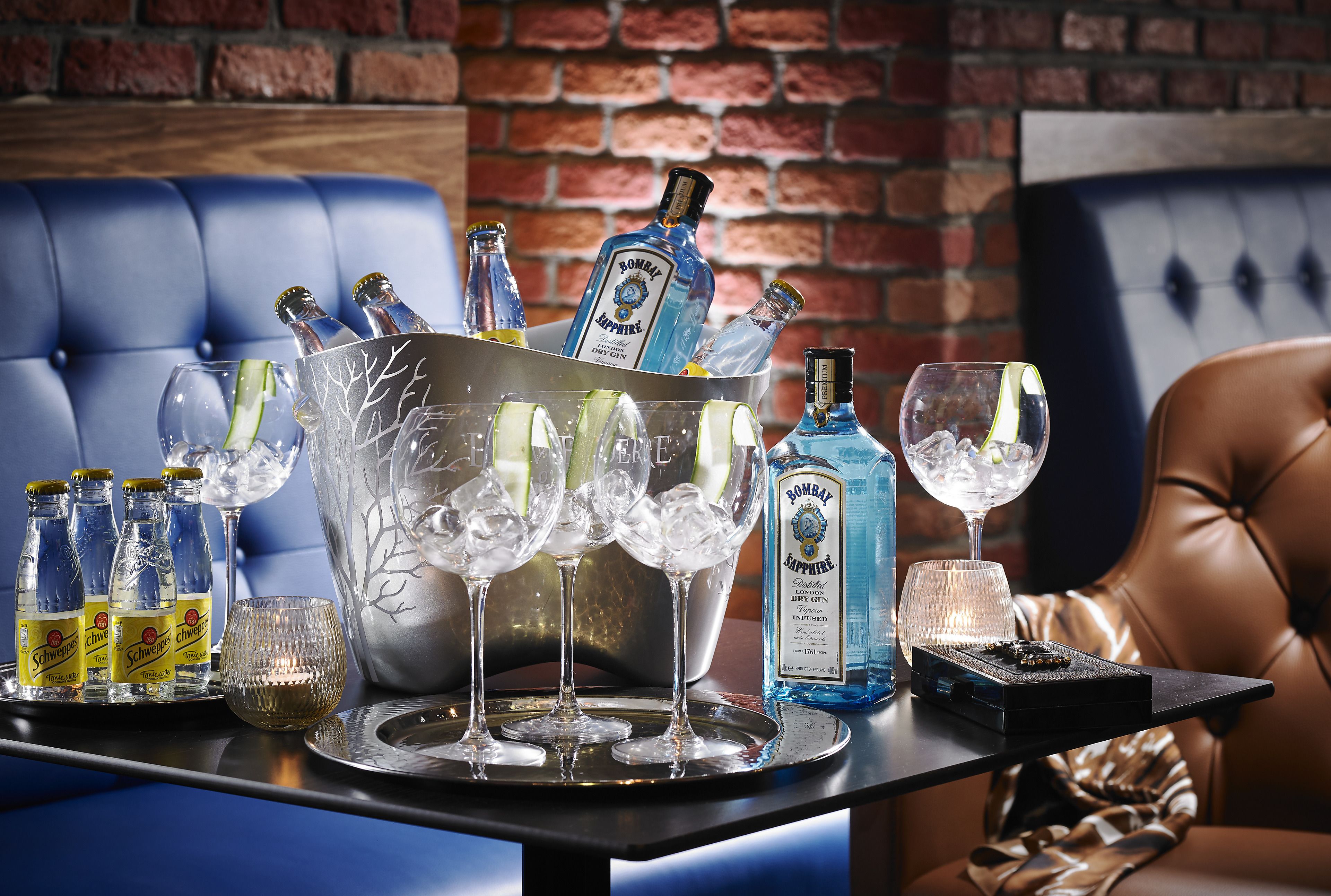 3 bars/lounges, sports bar