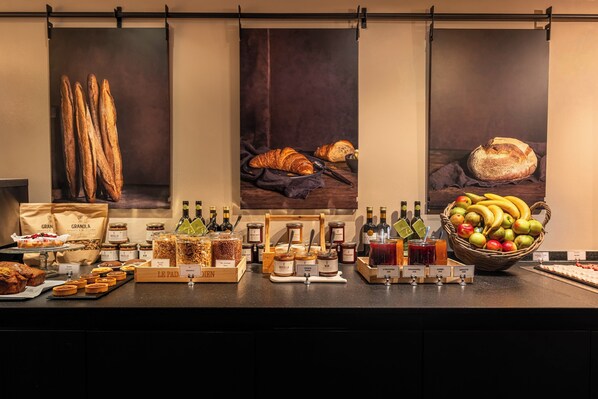 Petit déjeuner buffet (17.50 EUR par personne)