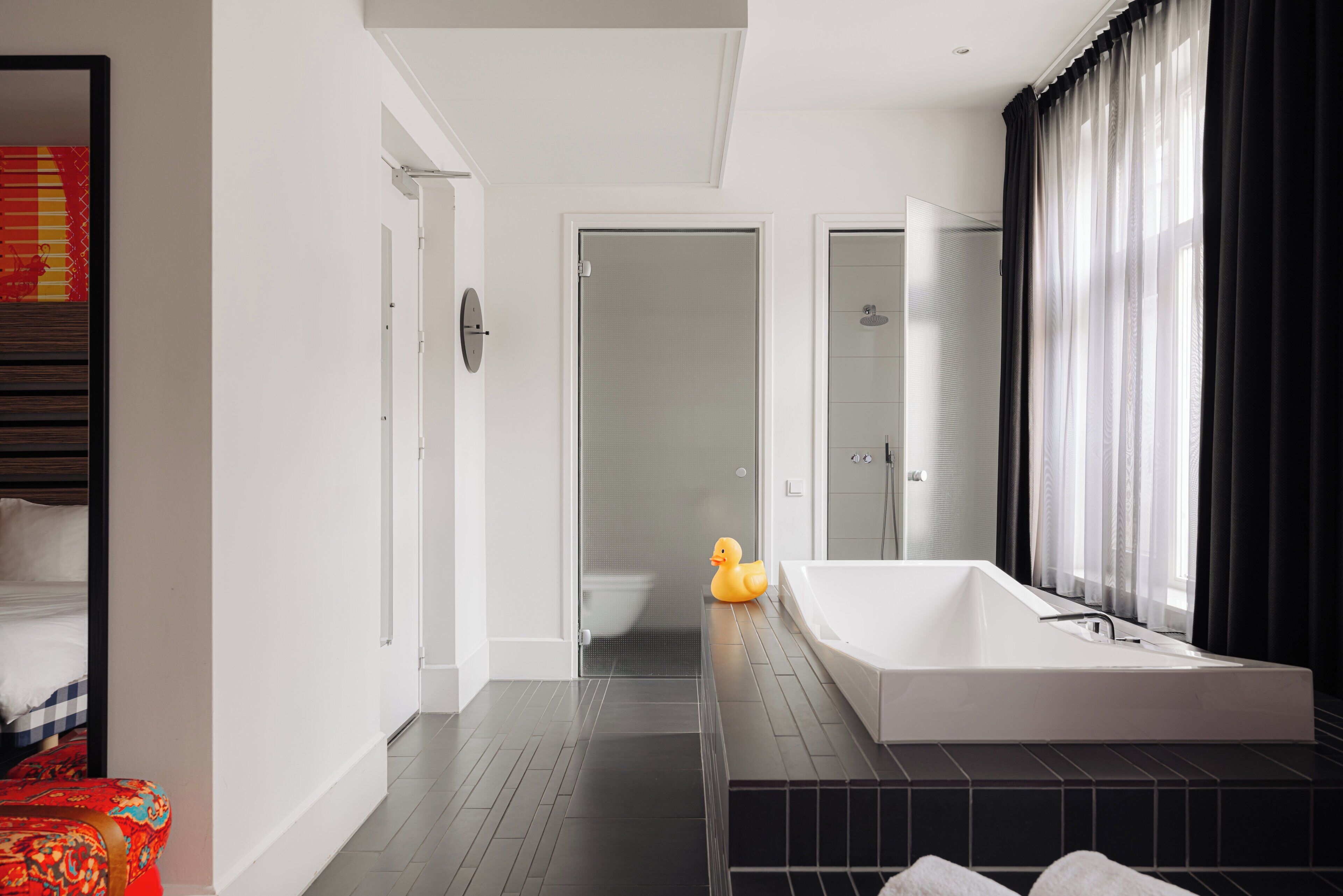 Habitación Deluxe, 1 cama matrimonial | Baño | Amenidades de baño gratuitas, secadora de cabello, toallas, jabón 