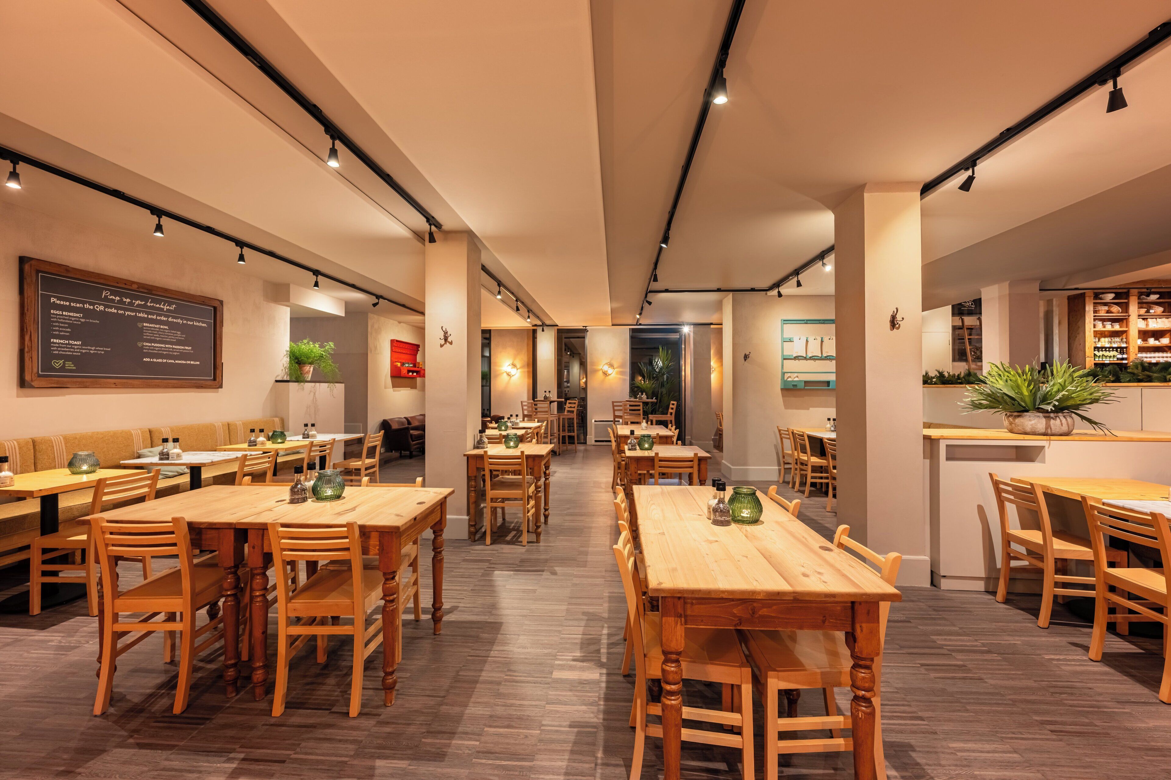 每日供应自助式早餐（每人 EUR 17.50）