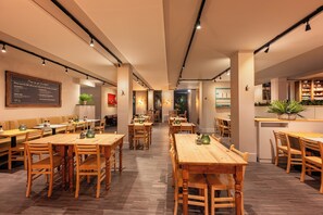 Dagelijks ontbijtbuffet (EUR 17.50 per persoon)