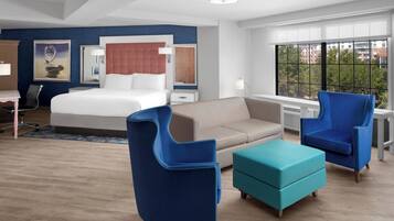 スタジオ キングベッド 1 台 | デスク、ノートパソコン用作業スペース、遮光カーテン、アイロン / アイロン台