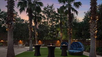 Se sirven desayunos, cenas y cocina americana