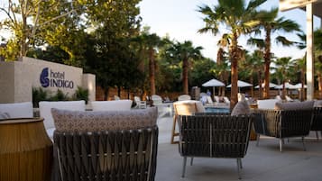 Outdoor pool, free pool cabanas, pool loungers