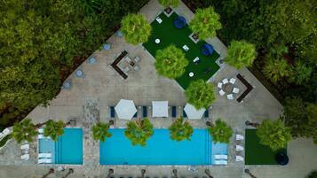 Outdoor pool, free cabanas, sun loungers