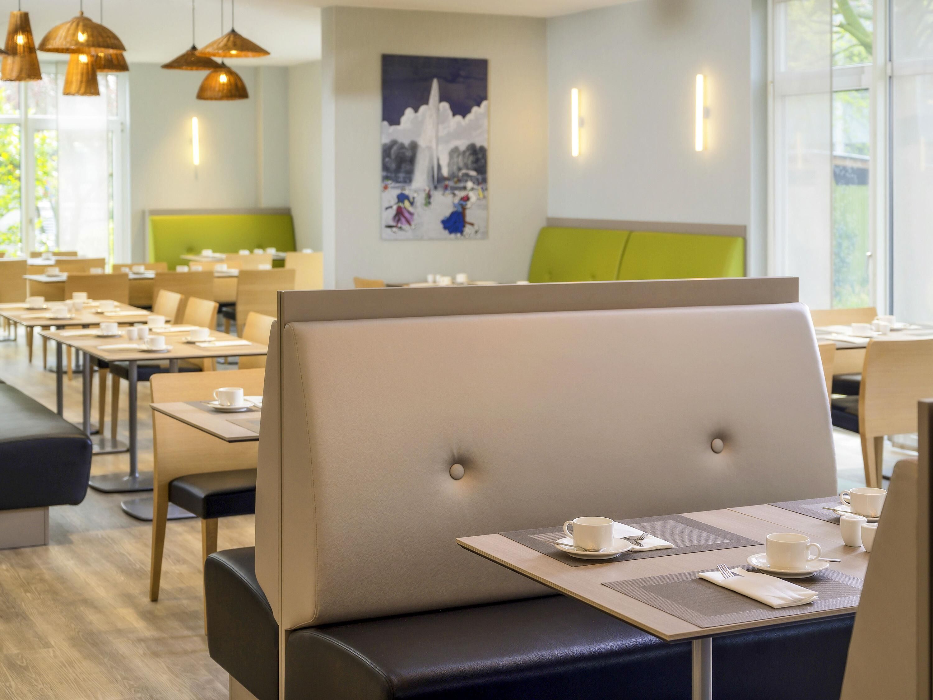 Breakfast, lunch, dinner served; alfresco dining