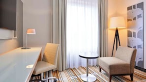 Standard Room, 1 Double Bed | Hypo-allergenic bedding, desk, blackout drapes, soundproofing