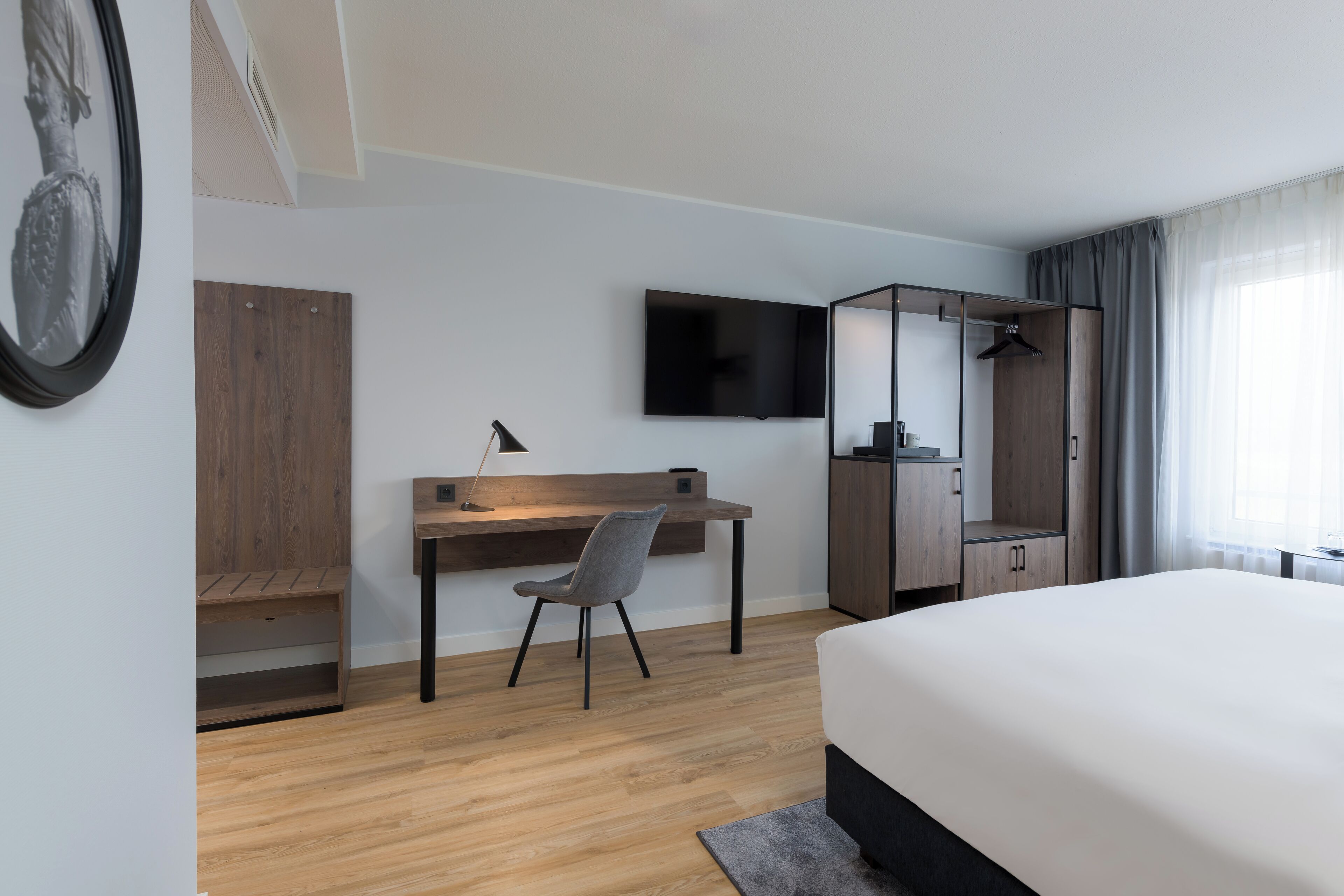Privilege, Room, 1 Double Bed | Hypo-allergenic bedding available, desk, blackout drapes, soundproofing