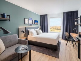 Privilege, Quarto, 1 cama de casal | Roupas de cama antialérgicas, escrivaninha, cortinas blackout