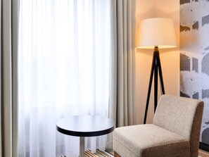 Standard Room, 1 Double Bed | Hypo-allergenic bedding, desk, blackout drapes, soundproofing
