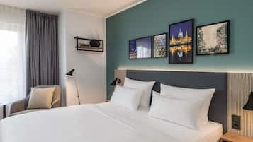 Privilege, Room, 1 Double Bed | Hypo-allergenic bedding, desk, blackout curtains, soundproofing