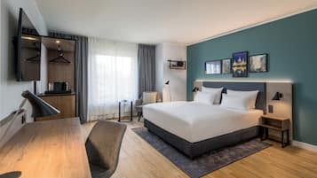 Privilege, Room, 1 Double Bed | Hypo-allergenic bedding, desk, blackout drapes, soundproofing