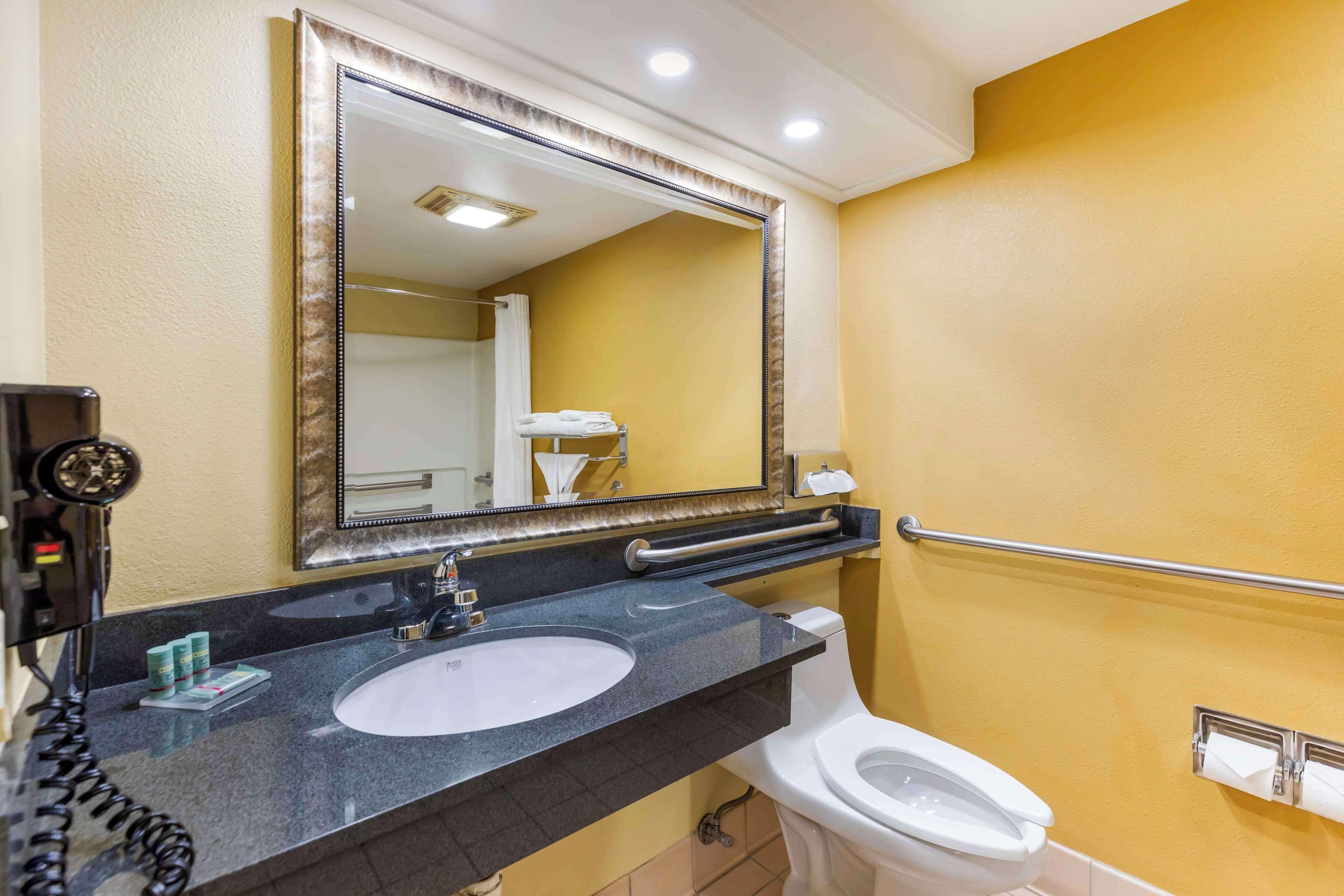 combined shower/bathtub, free toiletries, hair dryer, towels