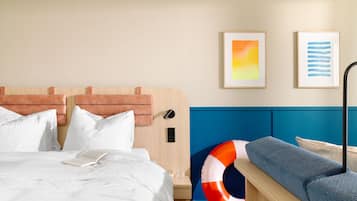 Standaard vierpersoonskamer | 1 slaapkamer, een minibar, een kluis op de kamer, een bureau
