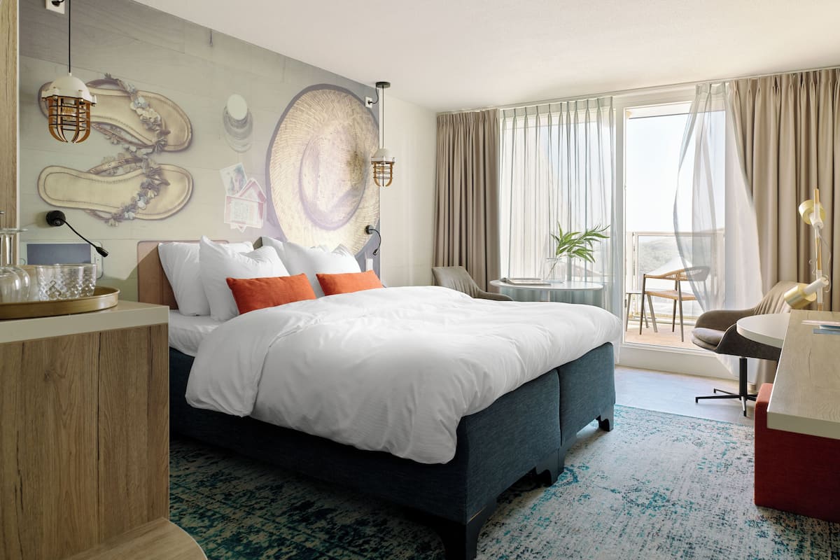 Grand Double or Twin Room, 1 King Bed | Minibar, in-room safe, desk, laptop workspace