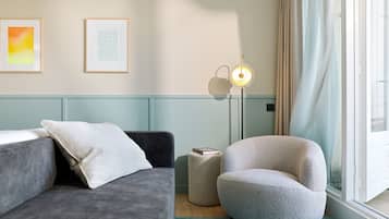 Standard Studio | Living area | Flat-screen TV