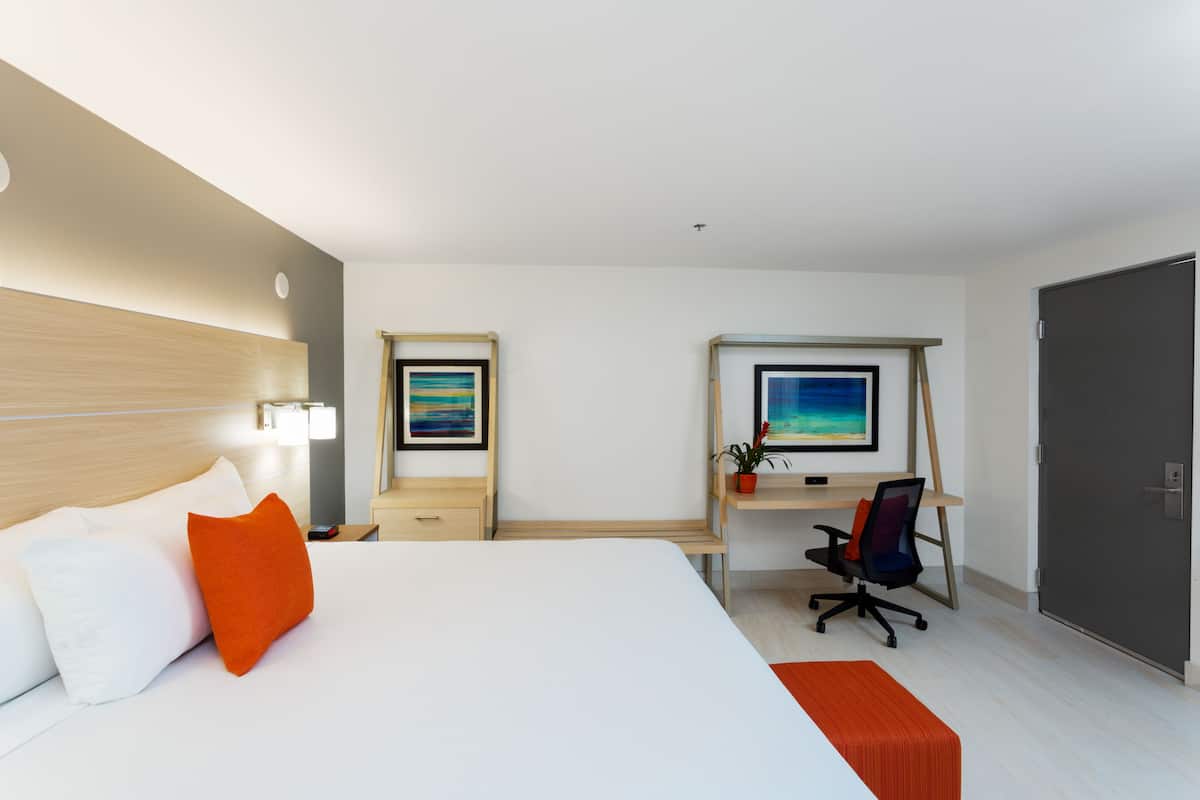 Premium bedding, pillowtop beds, in-room safe, desk